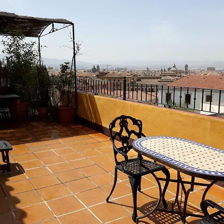 Atico Soleado Con Terraza Y Vistas * גרנדה